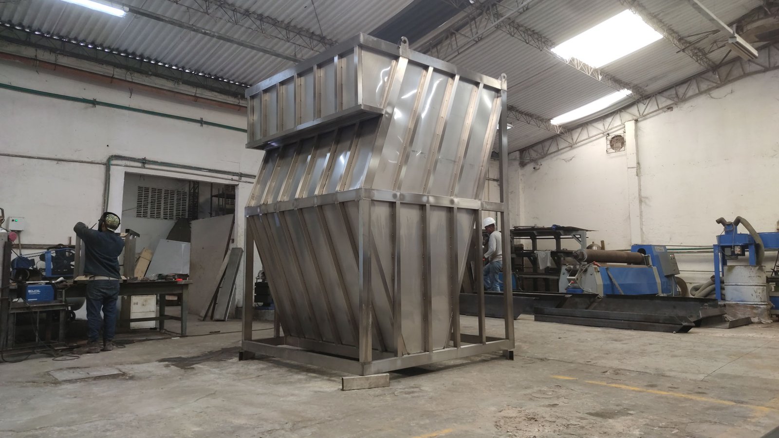 Planta contenedorizada para tratamiento de aguas residuales y agua potable COD 336: HIDROSOLUTION
