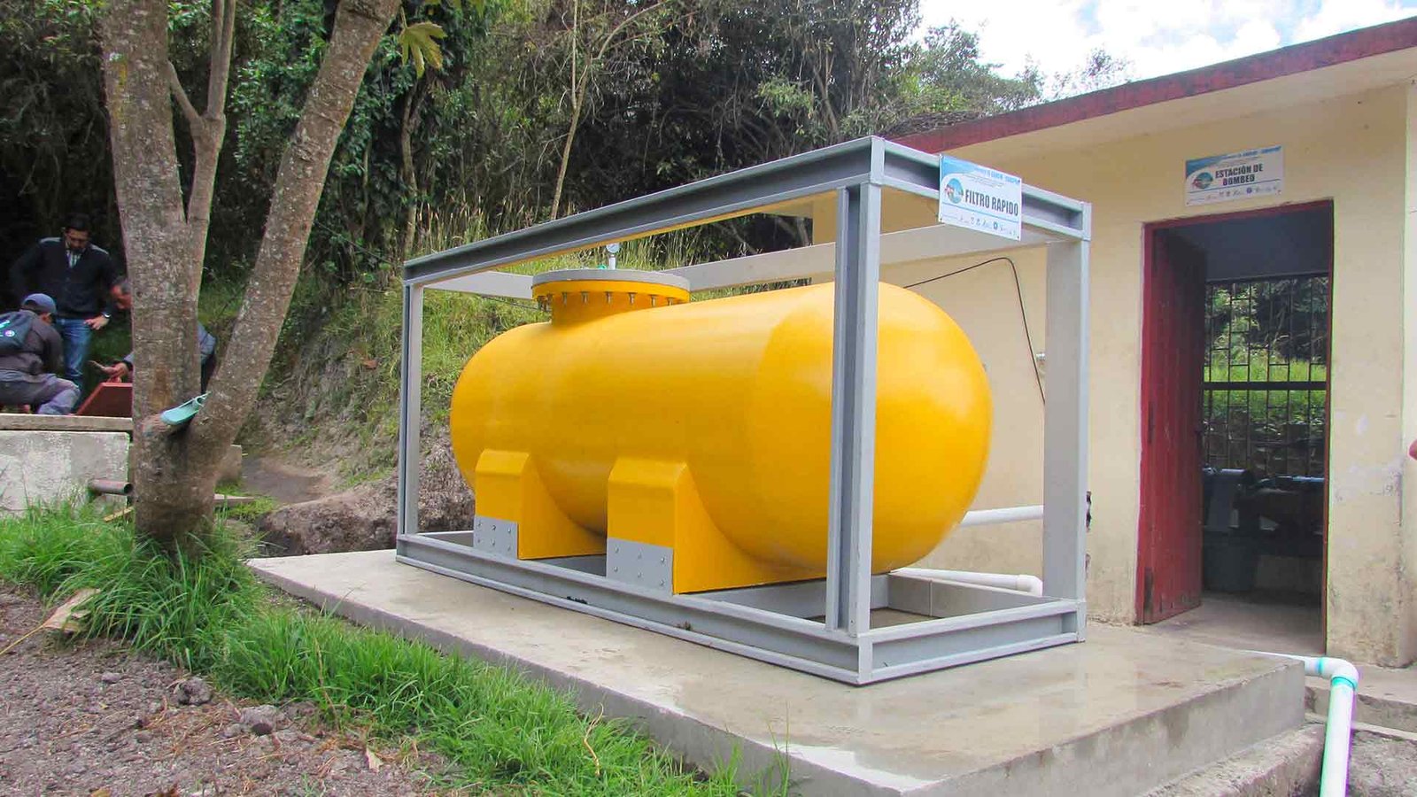 Tanques y filtros en fibra de vidrio para tratamiento y almacenamiento de agua: Carchi