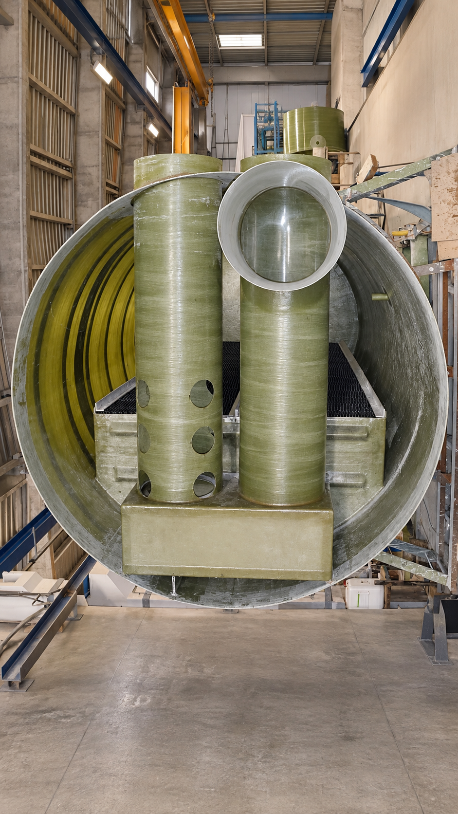 Separador de hidrocarburos PRFV con sistema de coalescencia para grasas, aceites y flotantes